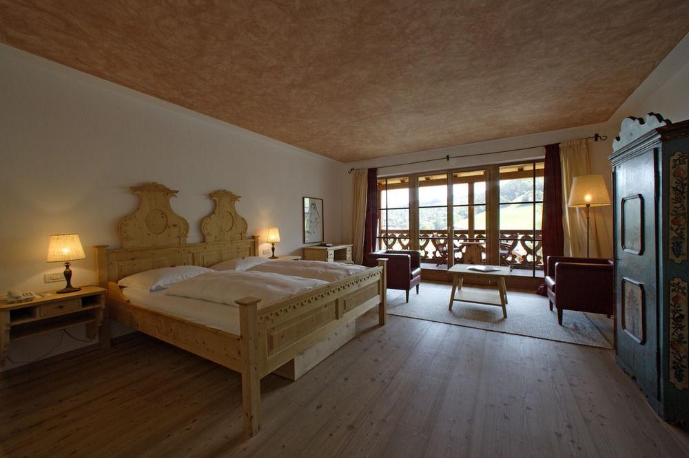 Romantik Hotel Turm Fie allo Sciliar Bagian luar foto